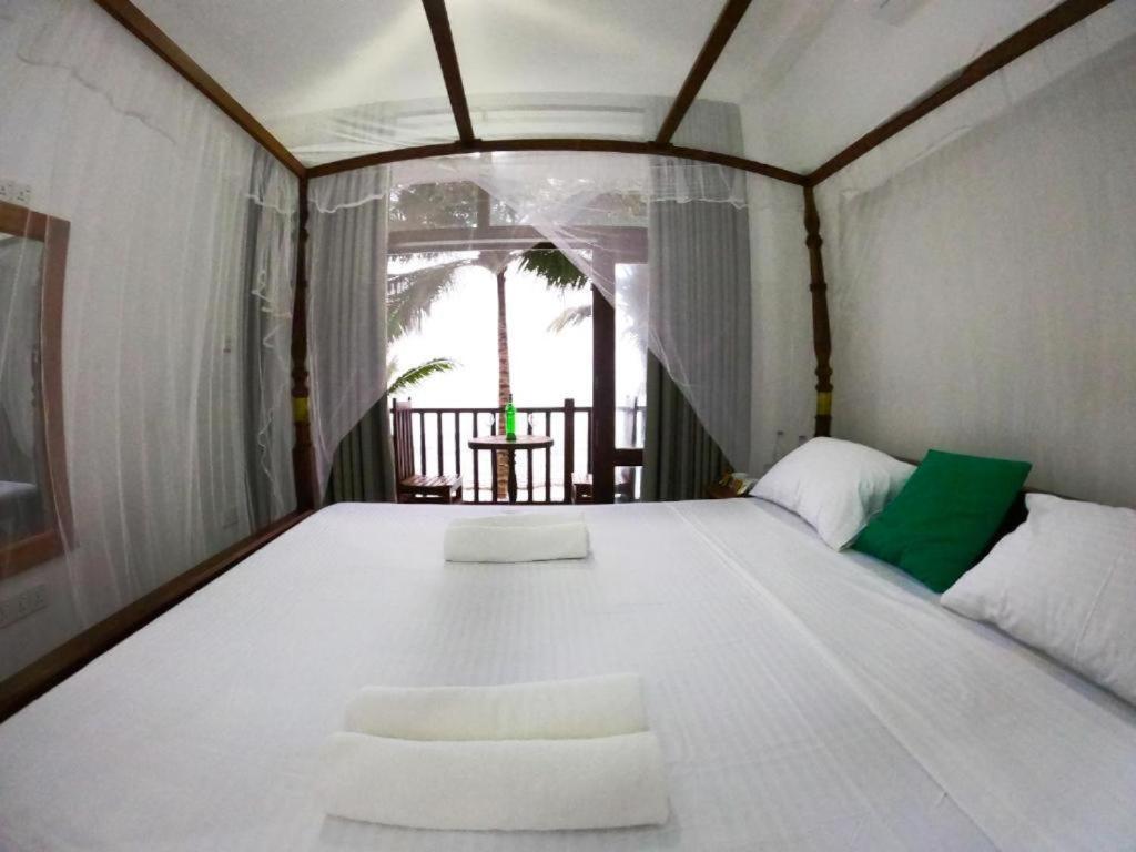 Asa Bay Beach Resort Talpe Esterno foto